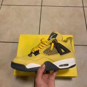 Air Jordan Retro 4 Lightning Size 9.5M